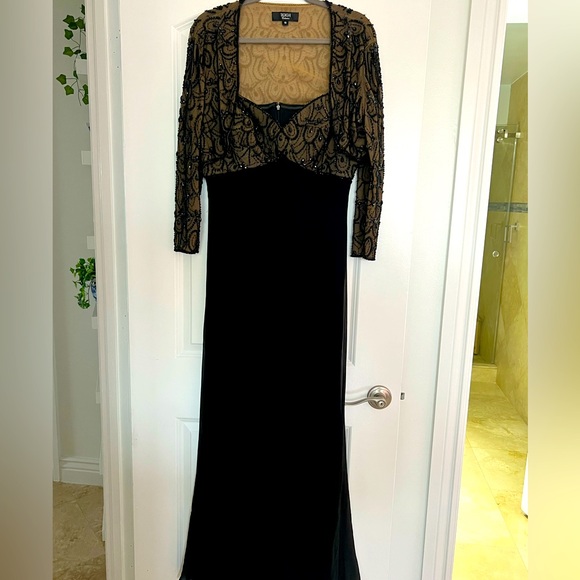 Beautifulful black strapless gown with a jacket and black stones - Picture 1 of 4